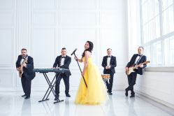 Кавер группа на 8 марта (живое исполнение) с аппаратурой 