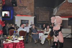 Номера комического стриптиза (интерактивный шуточный номер)