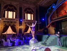 Номер Девушка на шаре