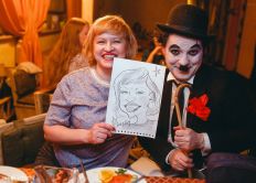 Поздравления от двойника Чарли Чаплина на 8 марта в офисе компании